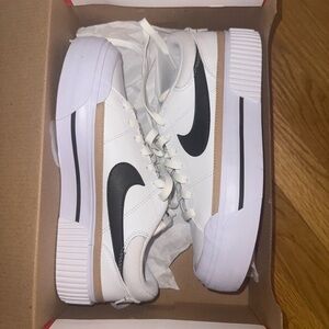 Nike Women’s Court Legacy Lift